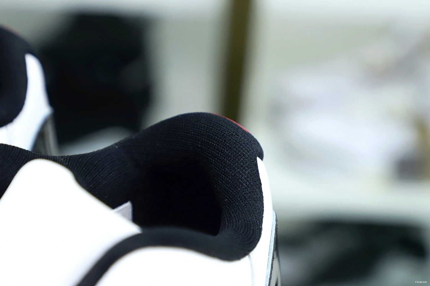 BRED 11 WHITE JORDAN LOW AIR 0317